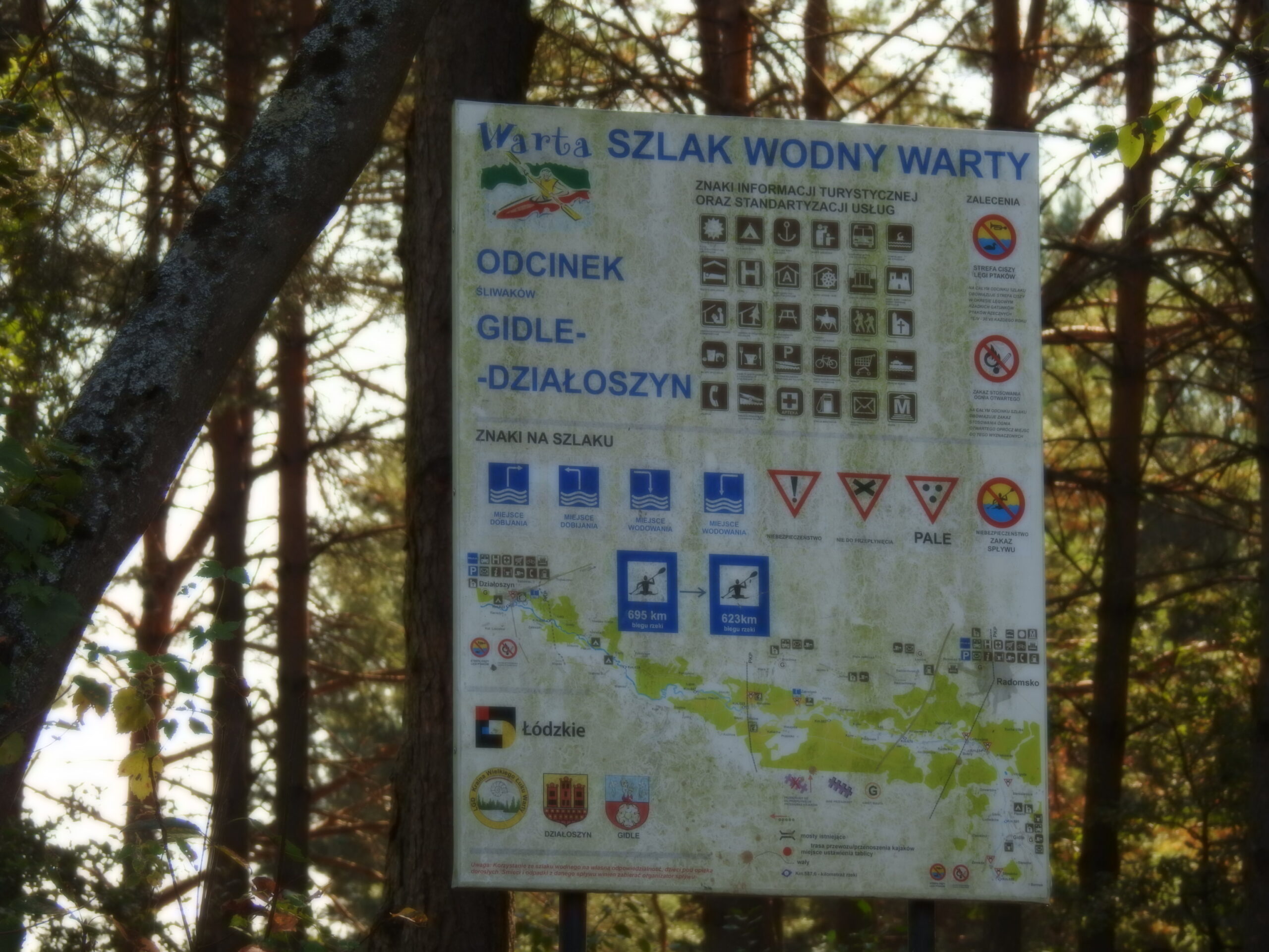 Tablica Szlaku Wodnego Warty na trasie spływu kajakowego Prusicko Działoszyn